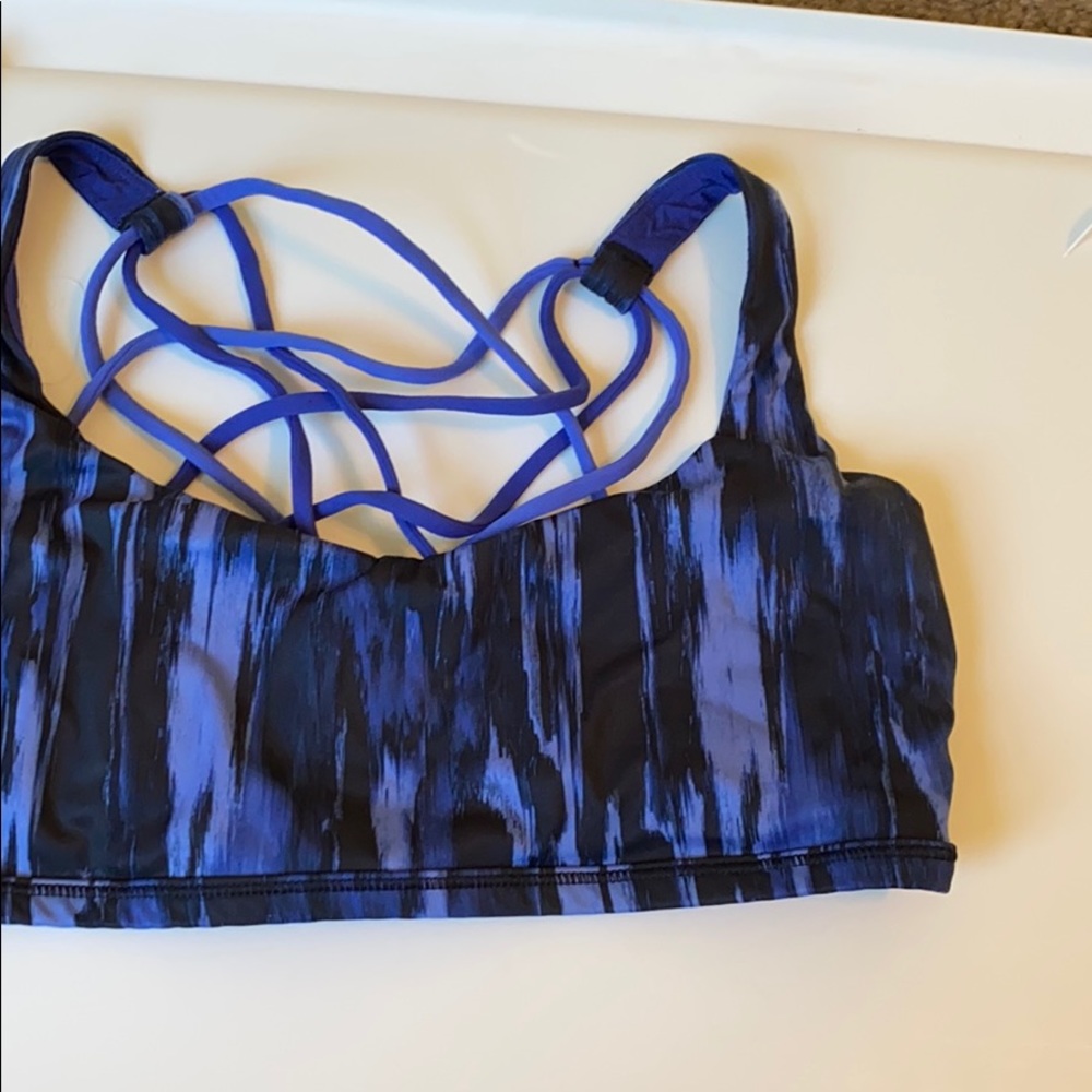LULULEMON SPORTS BRA